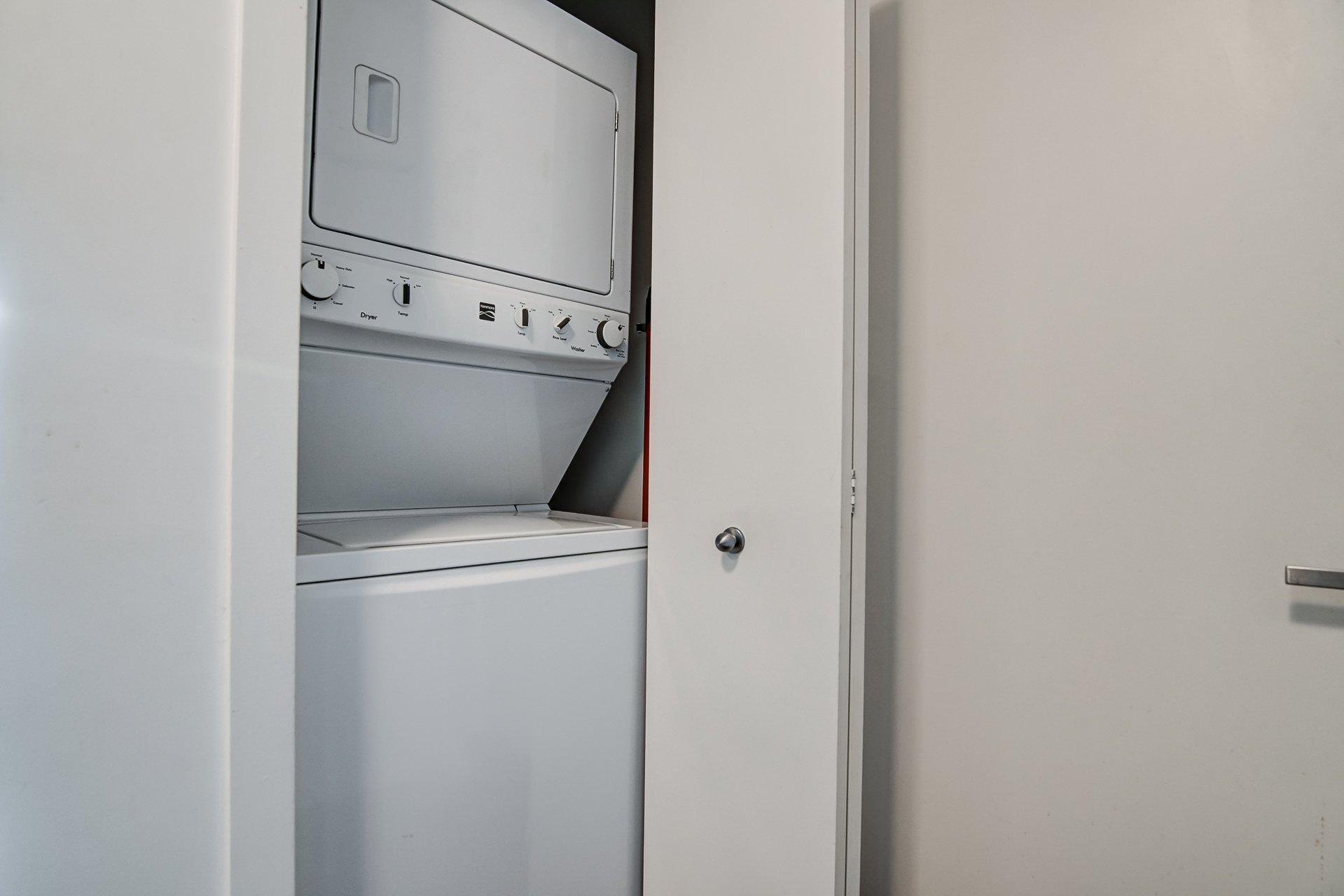 









235


Rue Peel

, 415,
Montréal (Le Sud-Ouest),




QC
H3C2G6

