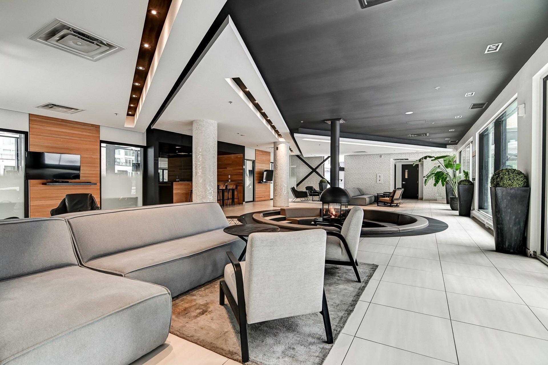 









235


Rue Peel

, 415,
Montréal (Le Sud-Ouest),




QC
H3C2G6

