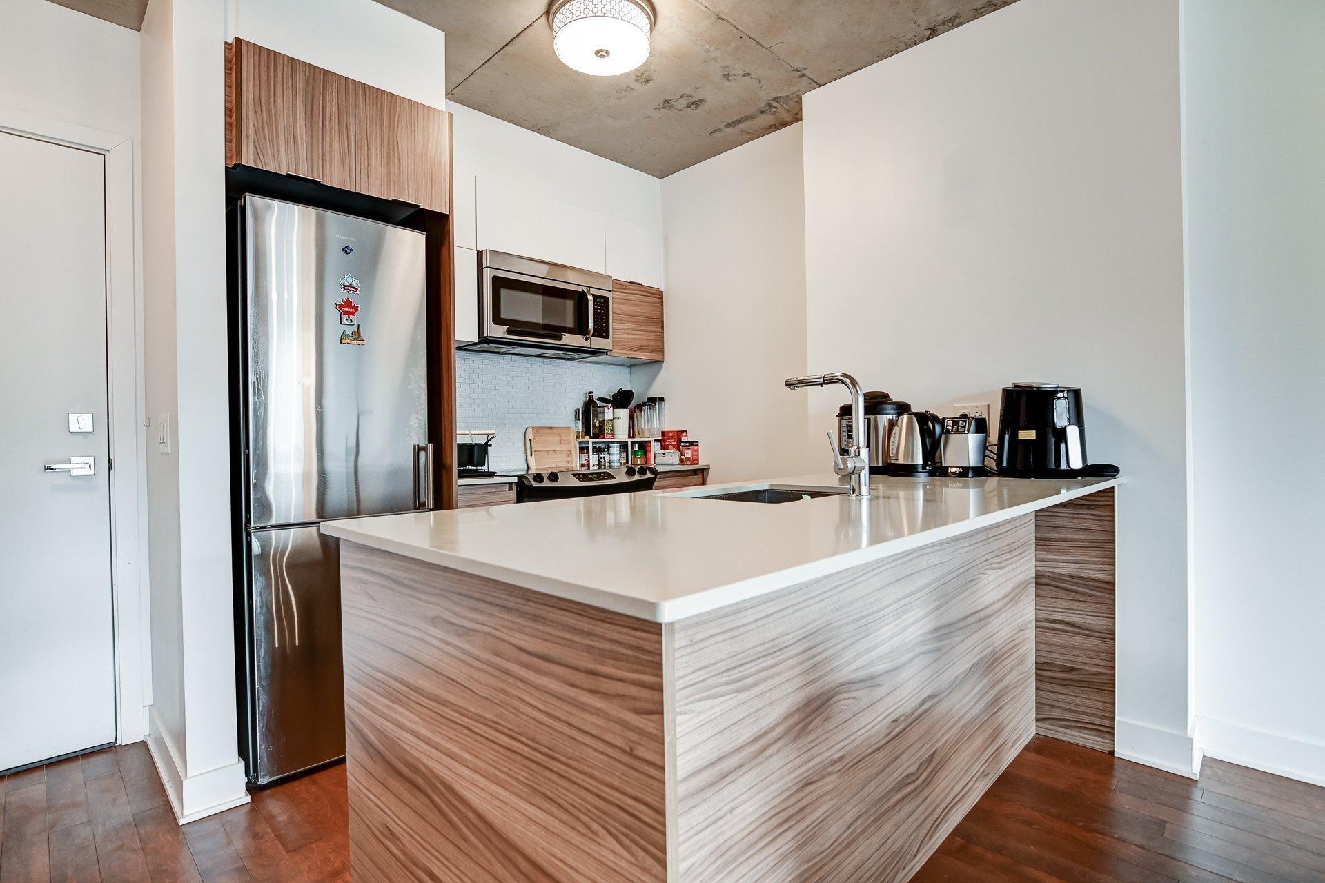 









235


Rue Peel

, 415,
Montréal (Le Sud-Ouest),




QC
H3C2G6

