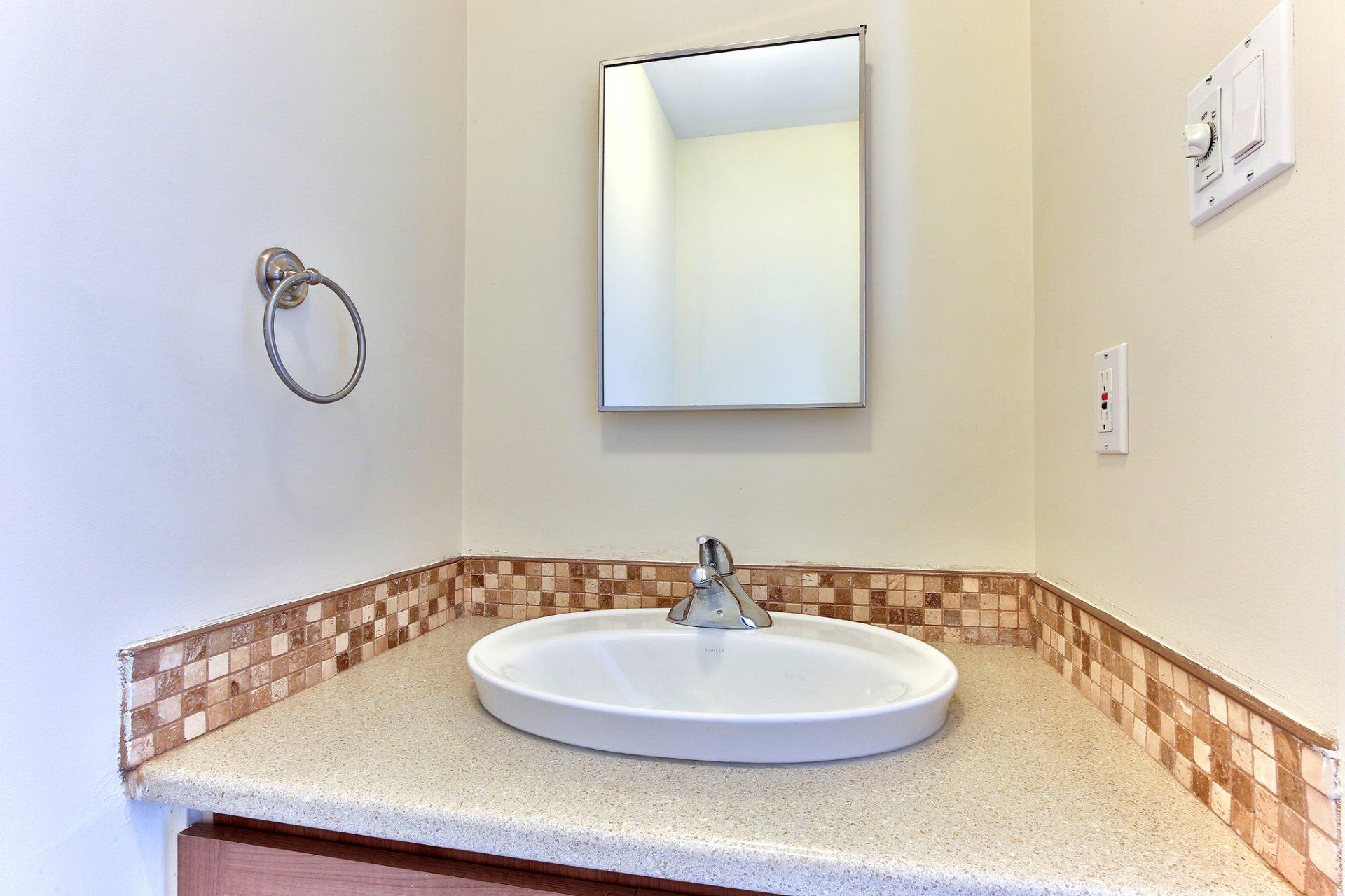 









631


Rue Marie-Derome

,
Saint-Jean-sur-Richelieu,




QC
J3A1P8

