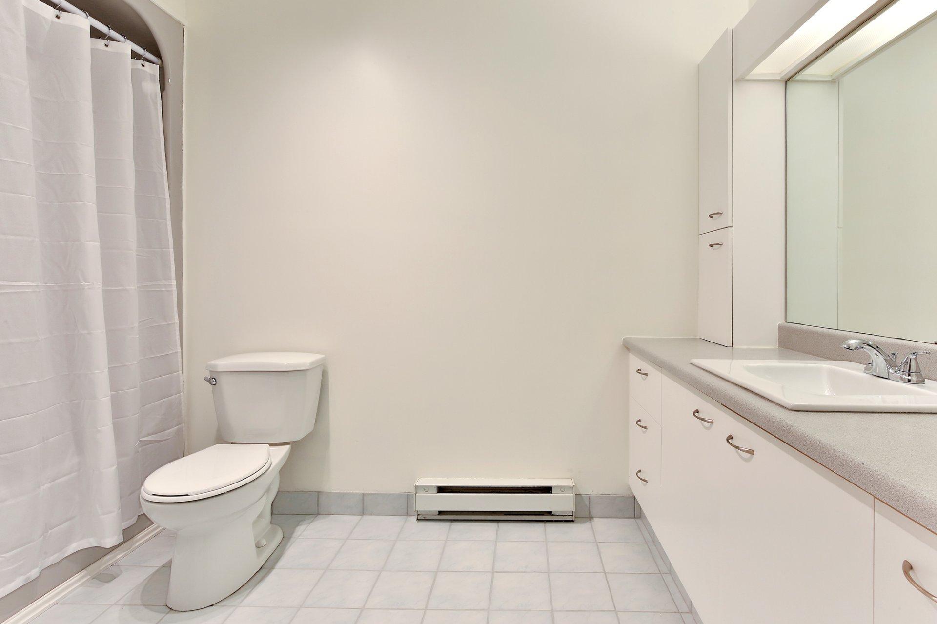 









631


Rue Marie-Derome

,
Saint-Jean-sur-Richelieu,




QC
J3A1P8

