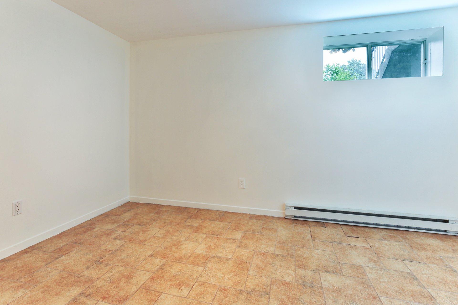









631


Rue Marie-Derome

,
Saint-Jean-sur-Richelieu,




QC
J3A1P8


