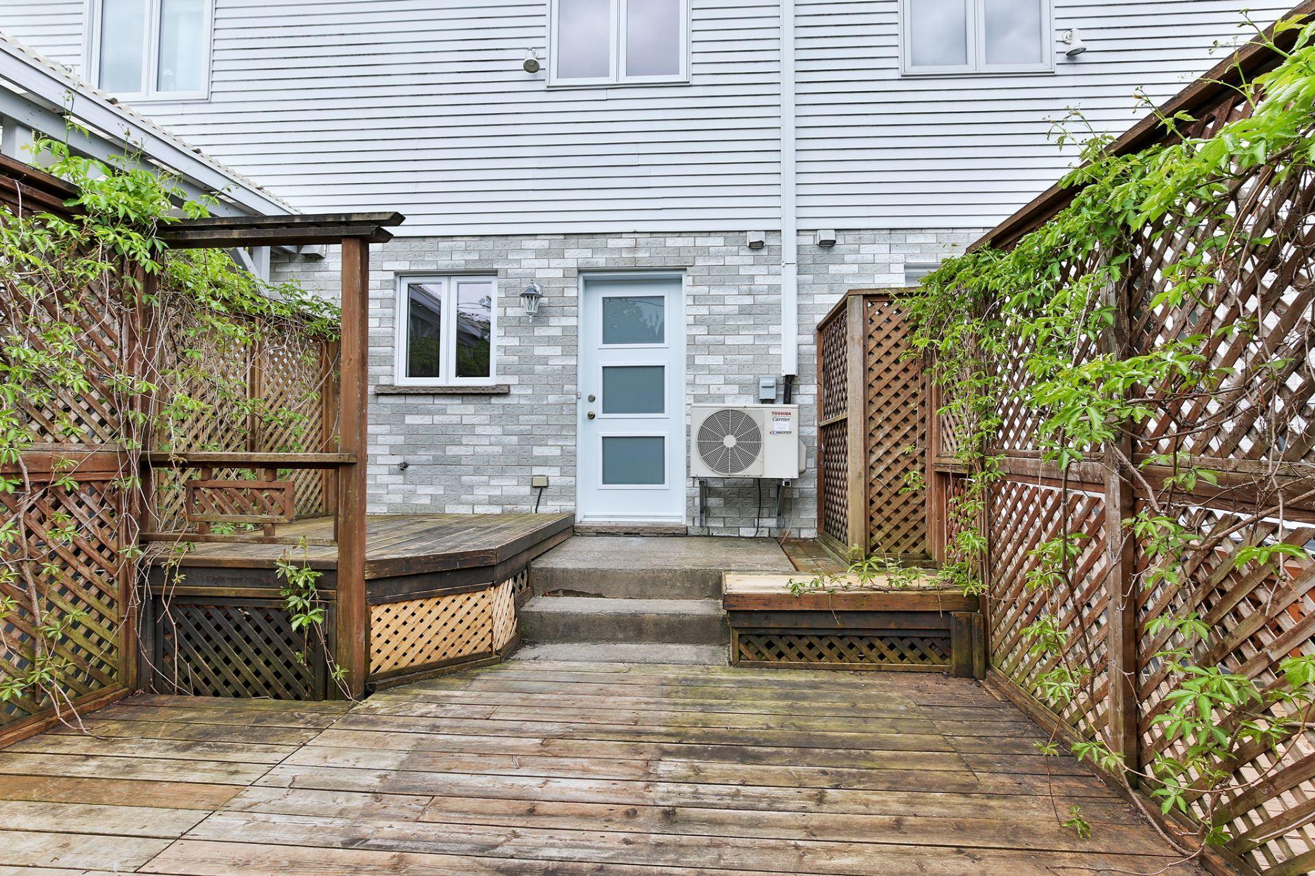 









631


Rue Marie-Derome

,
Saint-Jean-sur-Richelieu,




QC
J3A1P8

