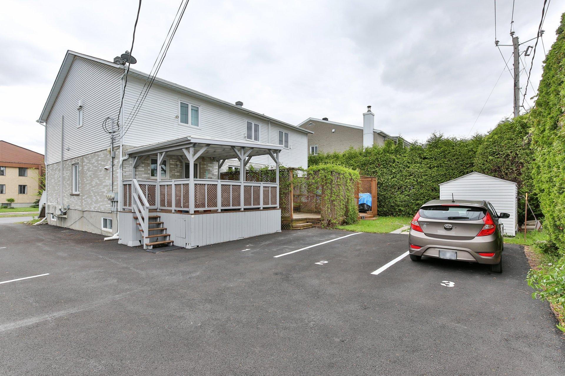 









631


Rue Marie-Derome

,
Saint-Jean-sur-Richelieu,




QC
J3A1P8

