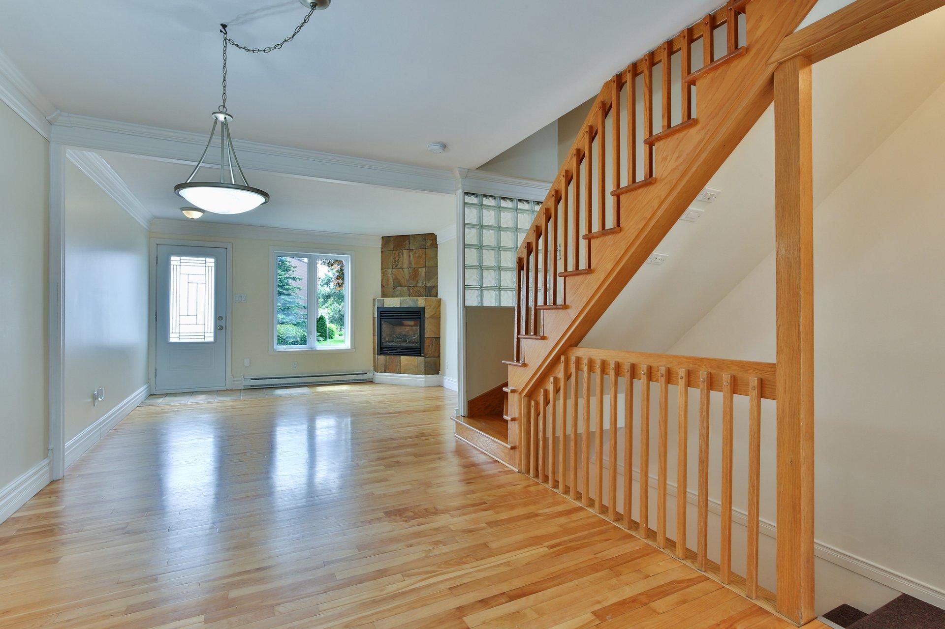 









631


Rue Marie-Derome

,
Saint-Jean-sur-Richelieu,




QC
J3A1P8

