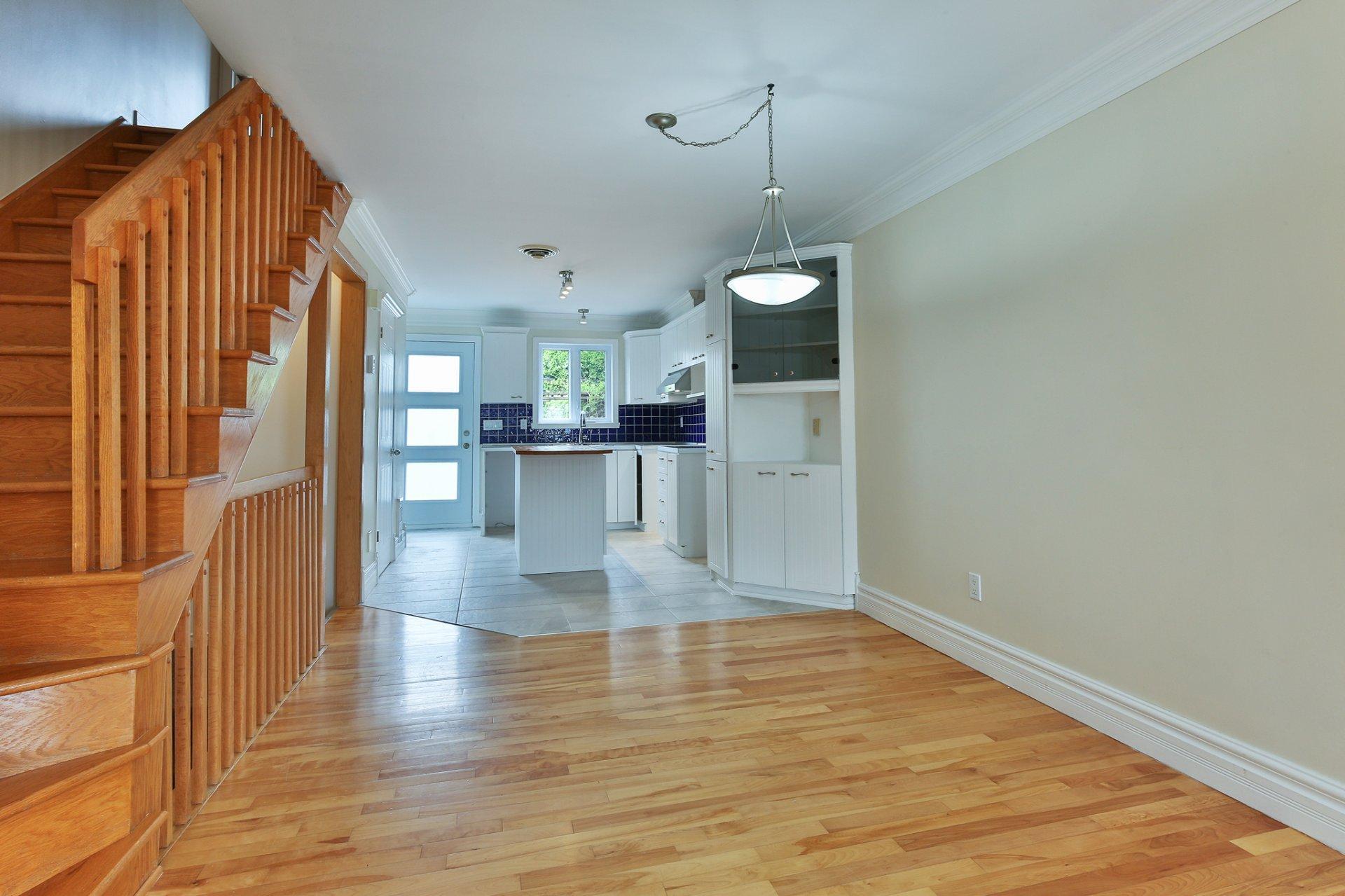 









631


Rue Marie-Derome

,
Saint-Jean-sur-Richelieu,




QC
J3A1P8

