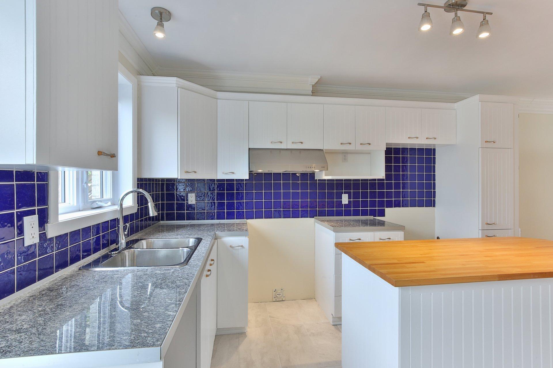 









631


Rue Marie-Derome

,
Saint-Jean-sur-Richelieu,




QC
J3A1P8

