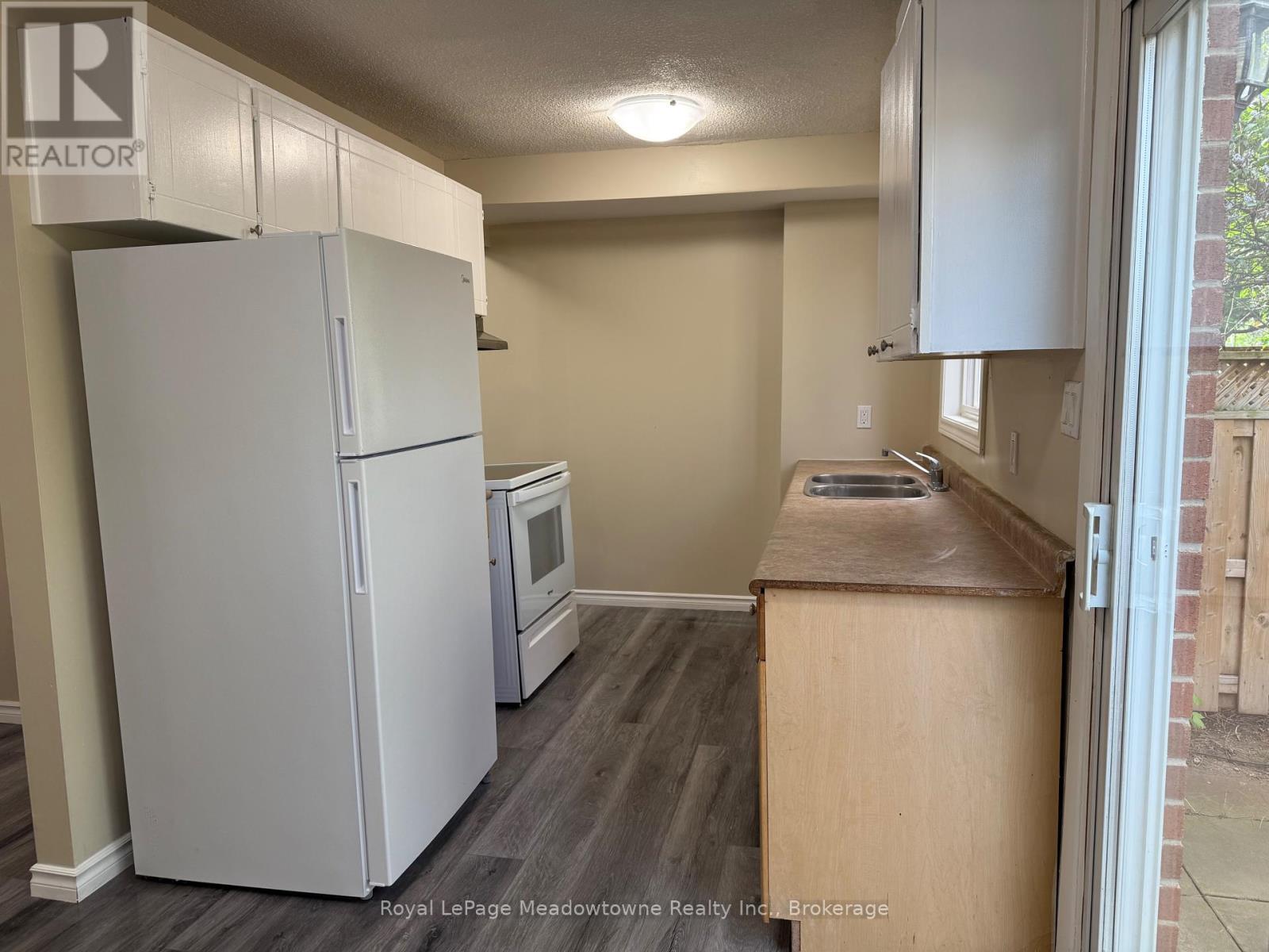 












2 - 235 BRONTE STREET

,
Milton (BM Bronte Meadows),




Ontario
L9T3V8

