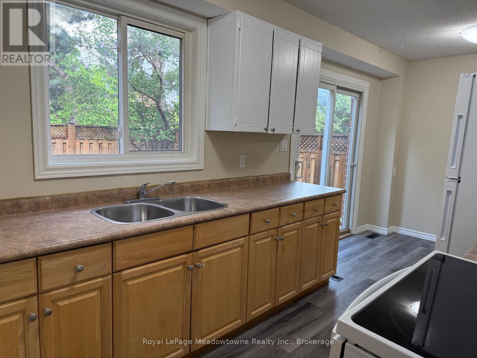 












2 - 235 BRONTE STREET

,
Milton (BM Bronte Meadows),




Ontario
L9T3V8

