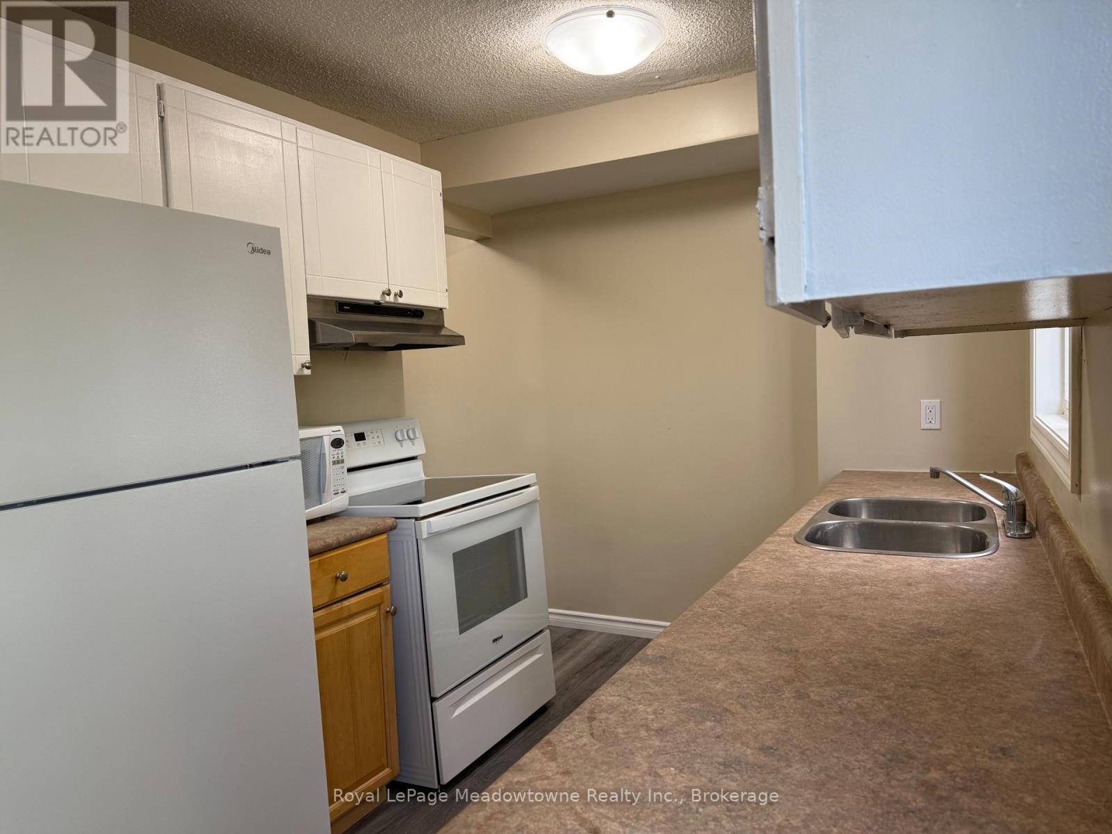 












2 - 235 BRONTE STREET

,
Milton (BM Bronte Meadows),




Ontario
L9T3V8

