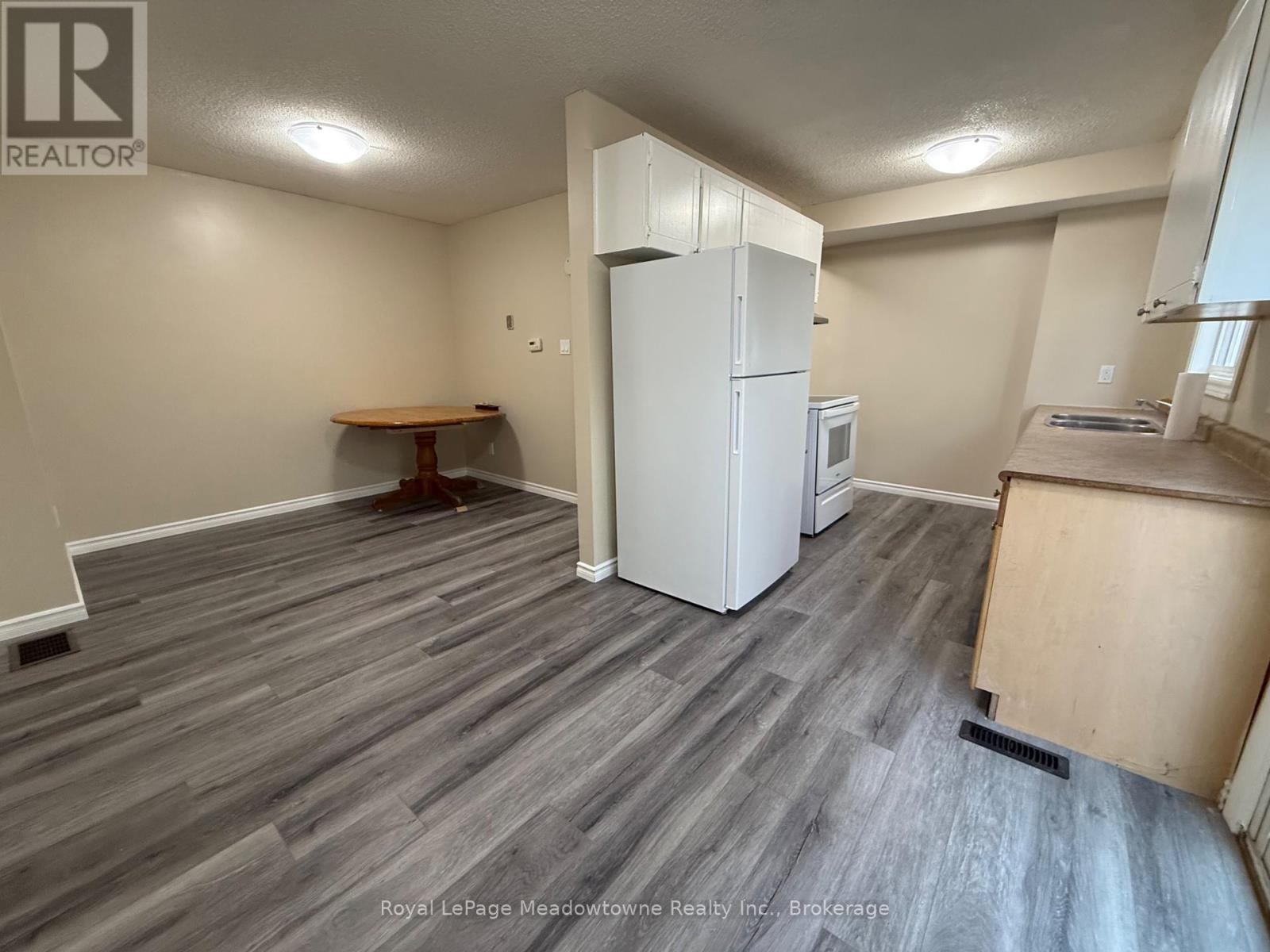 












2 - 235 BRONTE STREET

,
Milton (BM Bronte Meadows),




Ontario
L9T3V8

