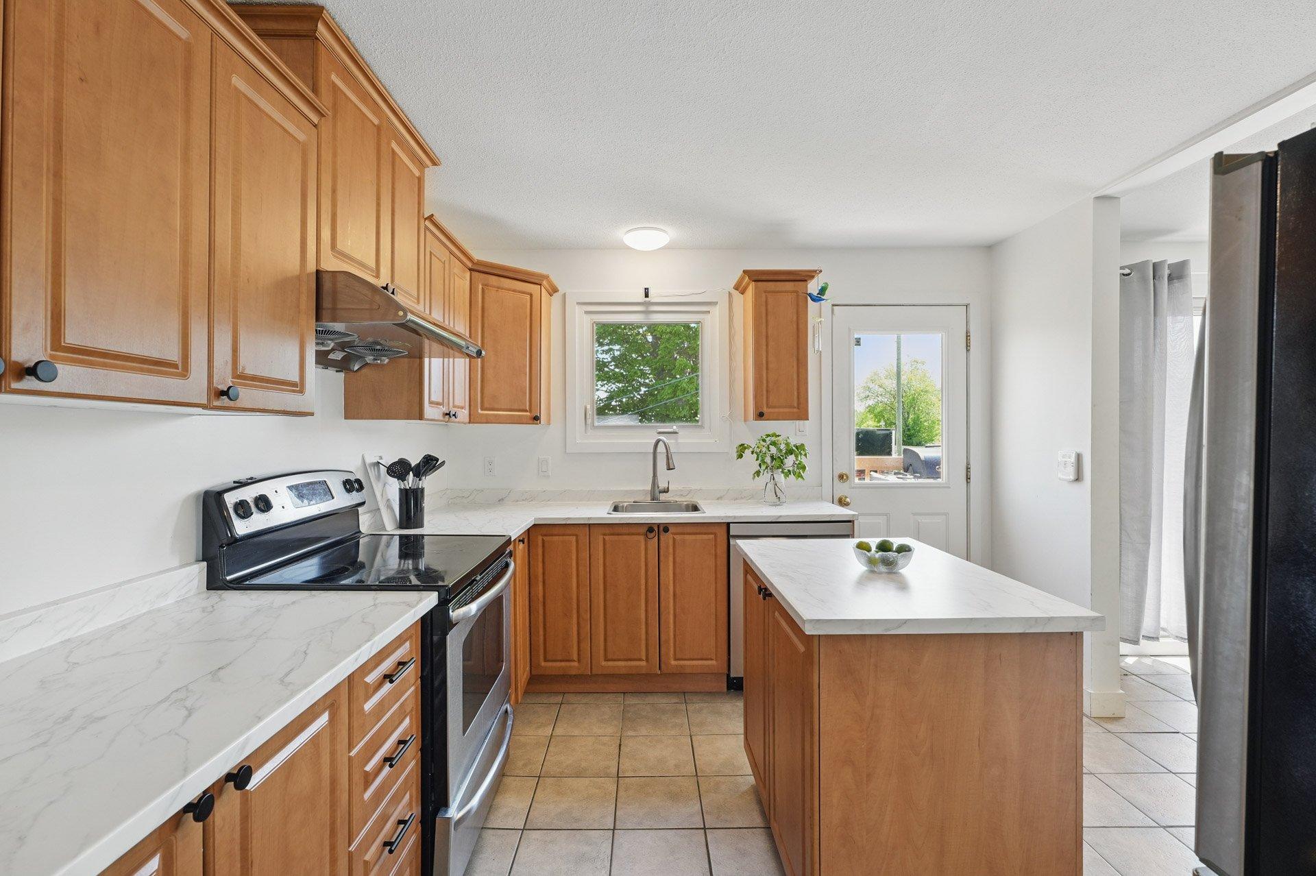 









274


Rue Laviolette

,
Gatineau (Gatineau),




QC
J8P5Y9


