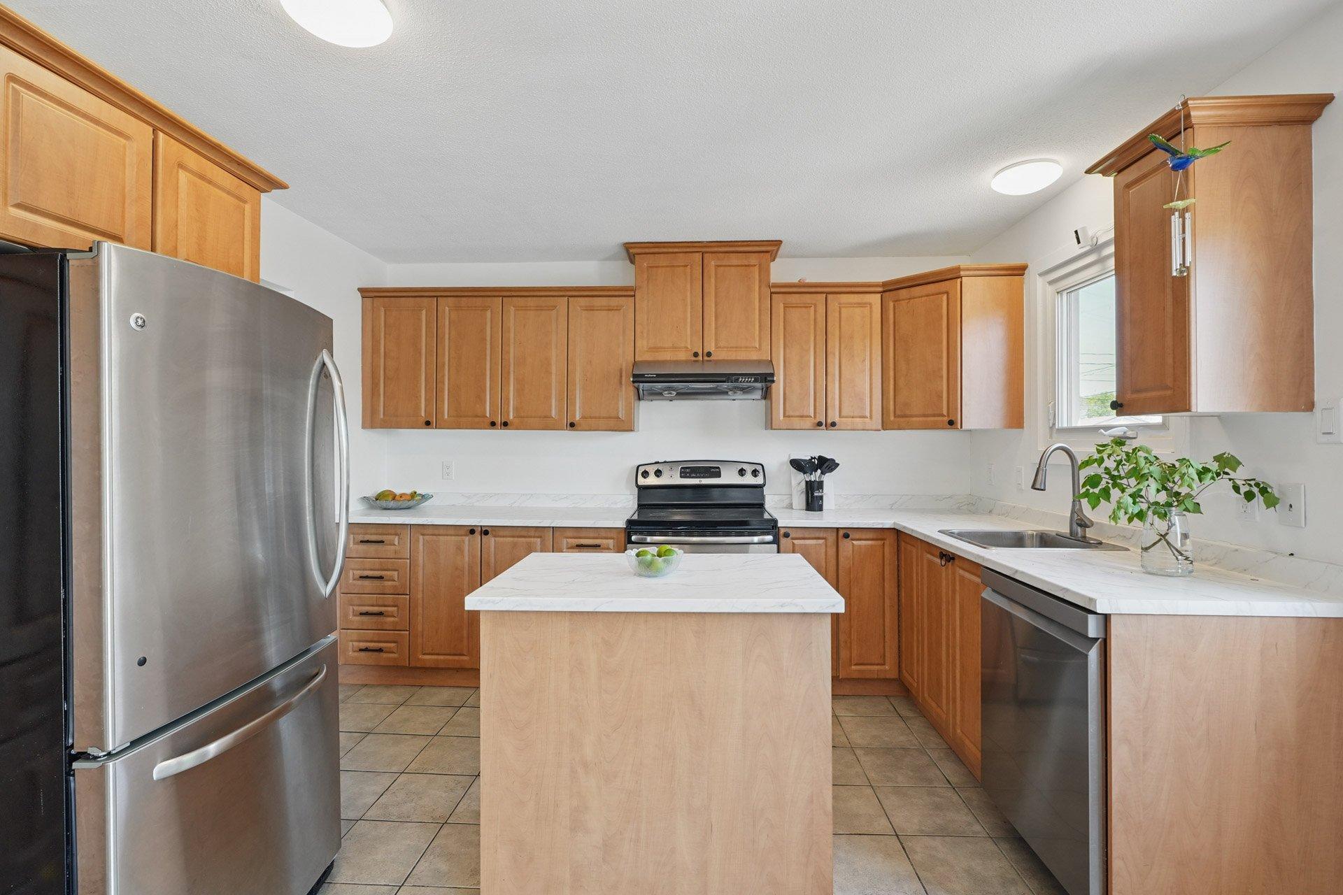 









274


Rue Laviolette

,
Gatineau (Gatineau),




QC
J8P5Y9

