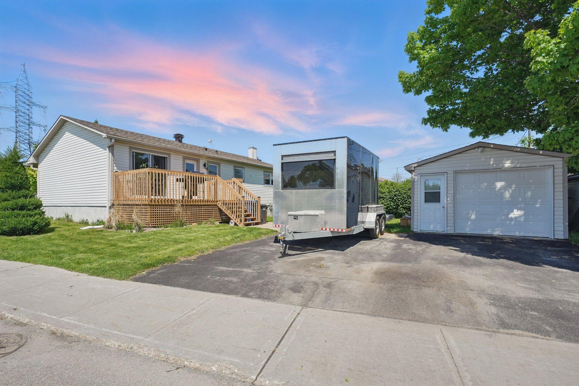 









274


Rue Laviolette

,
Gatineau (Gatineau),




QC
J8P5Y9

