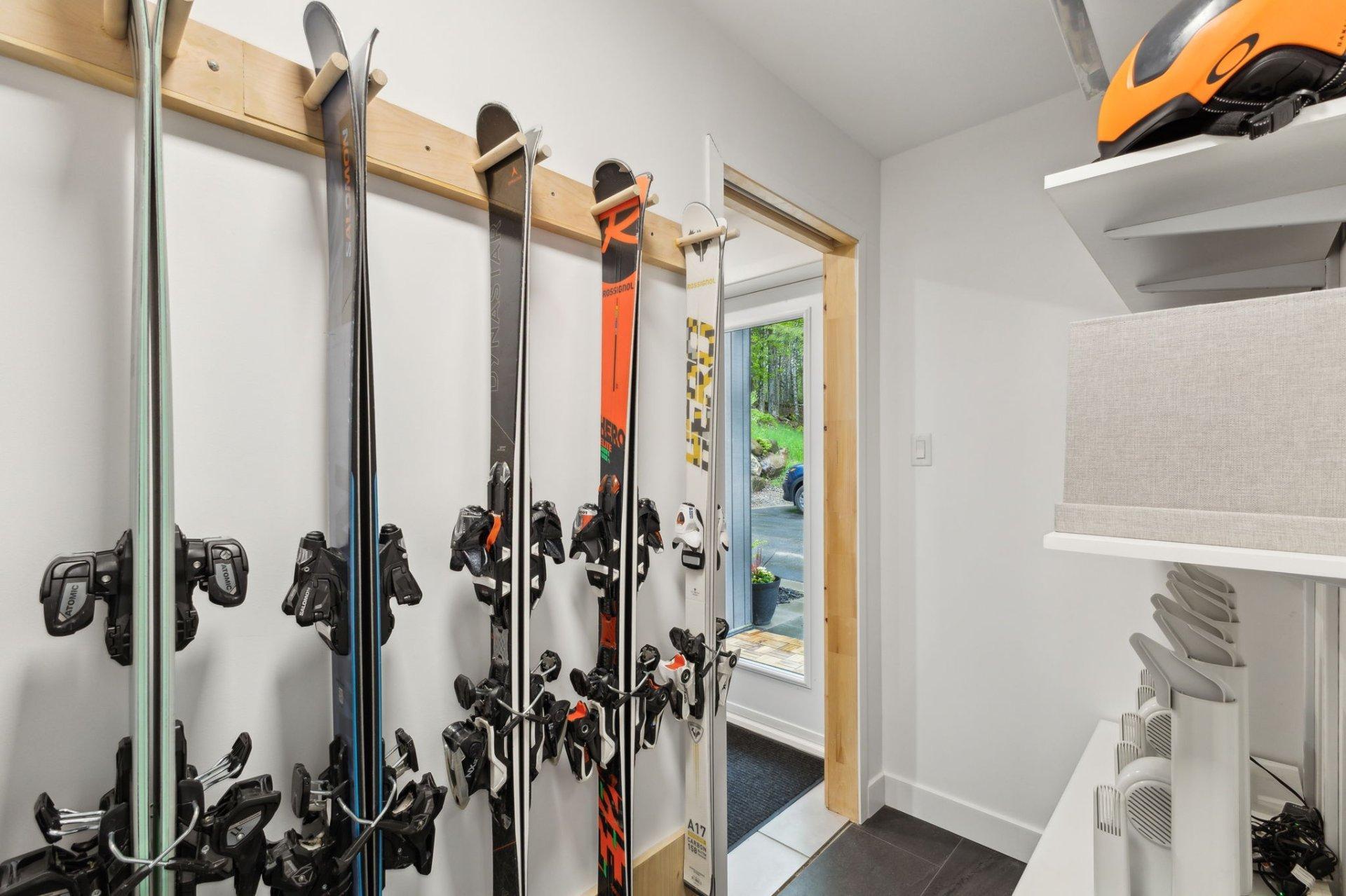 









60


Ch. de Valberg

,
Mont-Tremblant,




QC
J8E0S4

