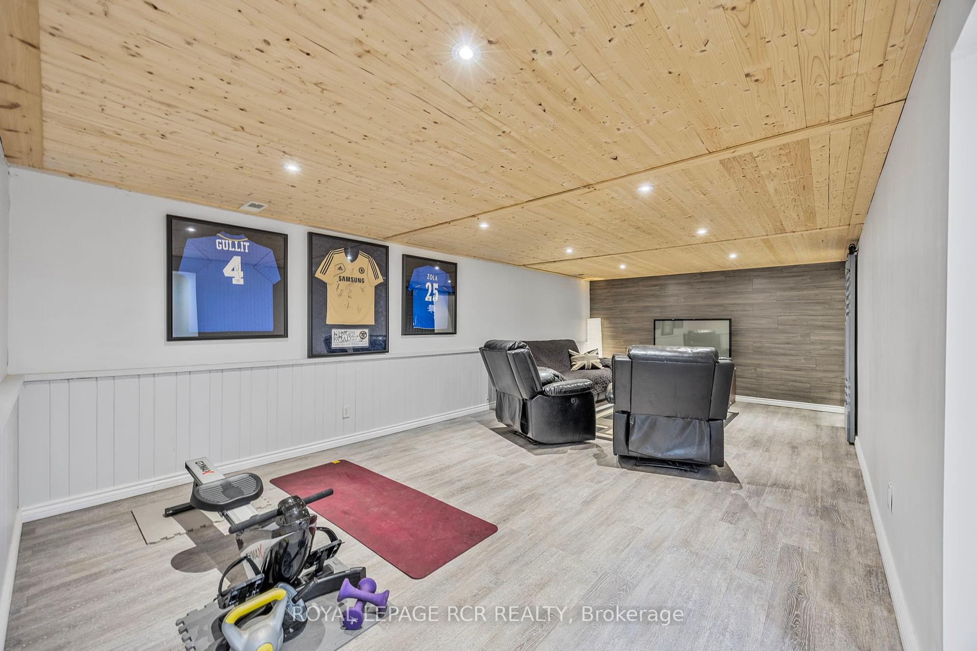 









61


William

Street East,
Caledon,




ON
L7K 1N7

