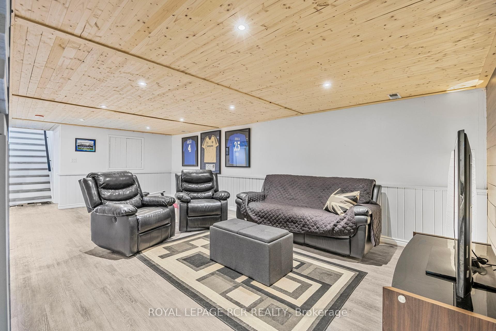 









61


William

Street East,
Caledon,




ON
L7K 1N7

