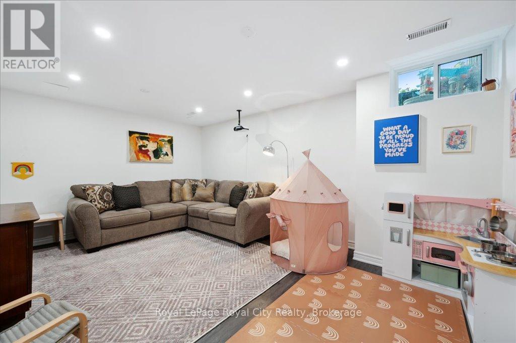 












57 - 240 LONDON ROAD W

,
Guelph (Exhibition Park),




Ontario
N1H8N8


