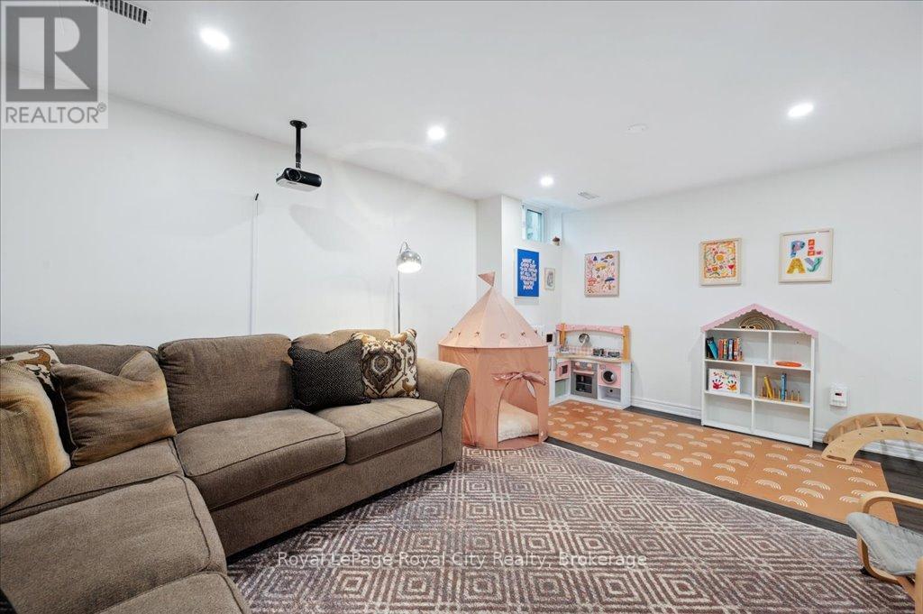 












57 - 240 LONDON ROAD W

,
Guelph (Exhibition Park),




Ontario
N1H8N8

