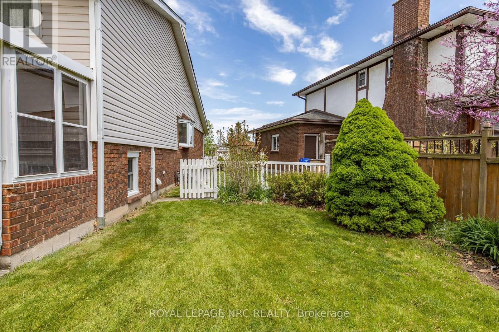 












29 MICHAEL DRIVE N

,
Port Colborne (Sugarloaf),




Ontario
L3K3C4


