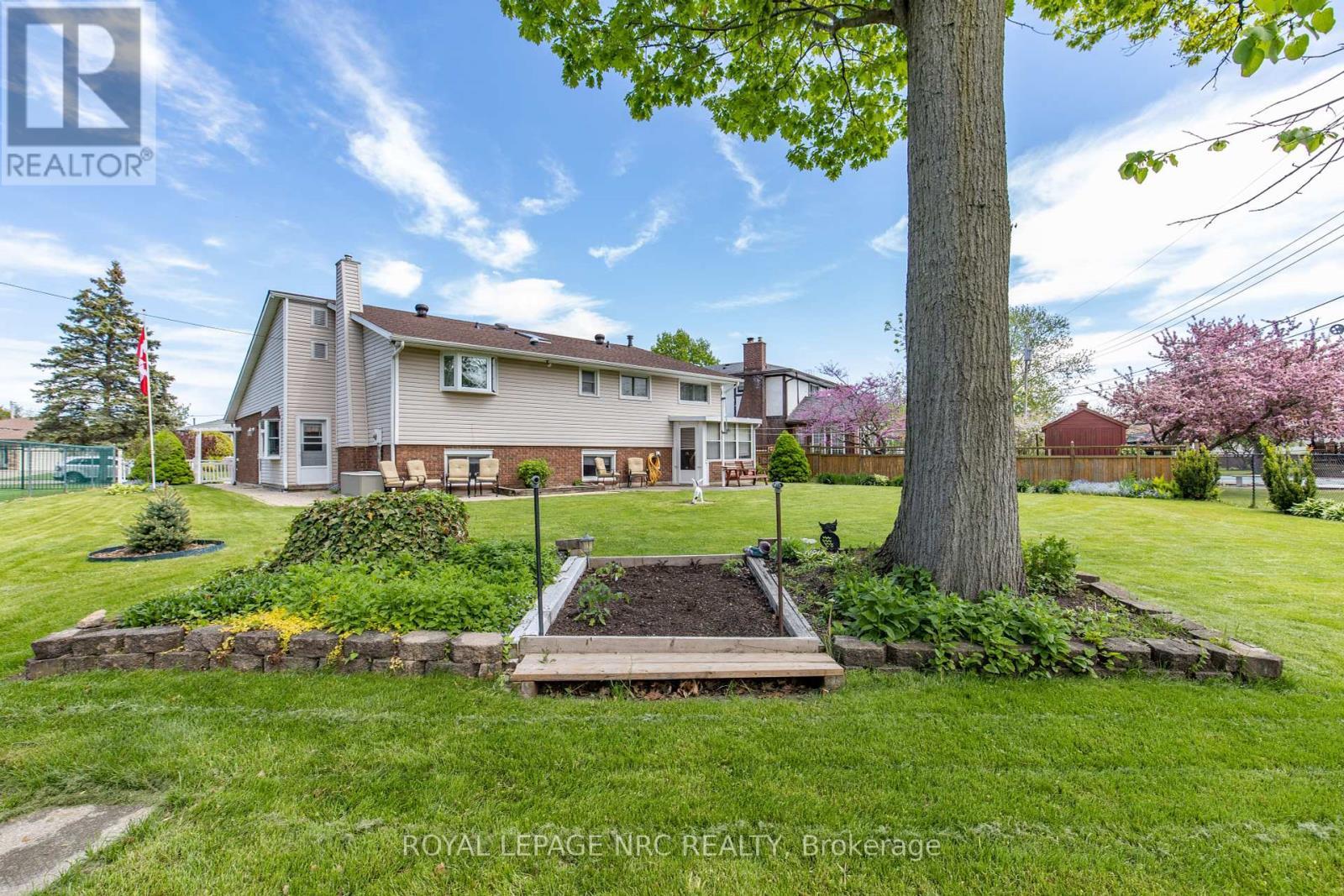 












29 MICHAEL DRIVE N

,
Port Colborne (Sugarloaf),




Ontario
L3K3C4

