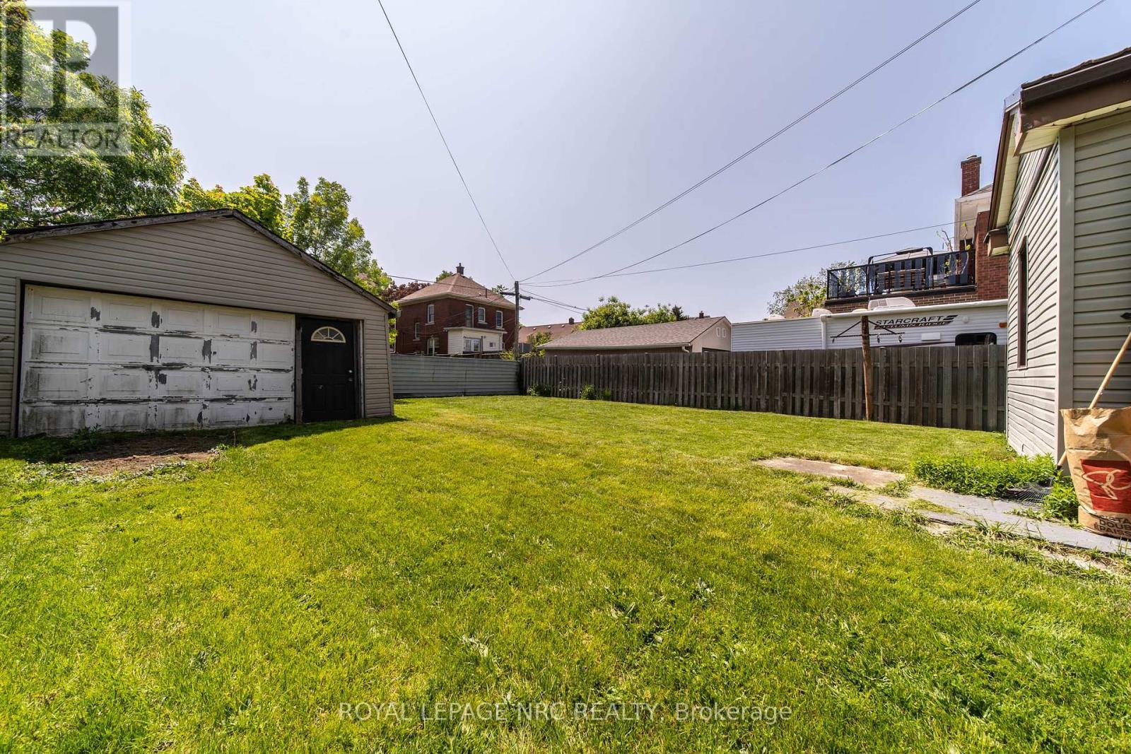 












4588 NELSON CRESCENT

,
Niagara Falls (Downtown),




Ontario
L2E1E9

