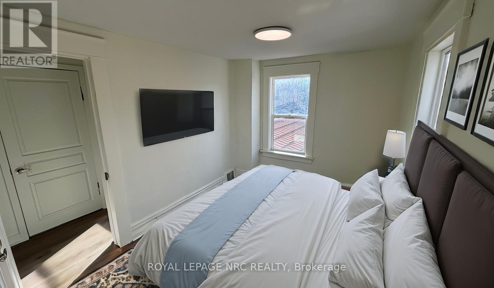 












4588 NELSON CRESCENT

,
Niagara Falls (Downtown),




Ontario
L2E1E9

