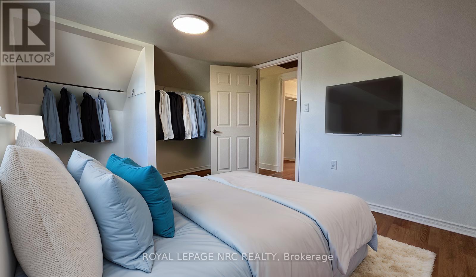 












4588 NELSON CRESCENT

,
Niagara Falls (Downtown),




Ontario
L2E1E9

