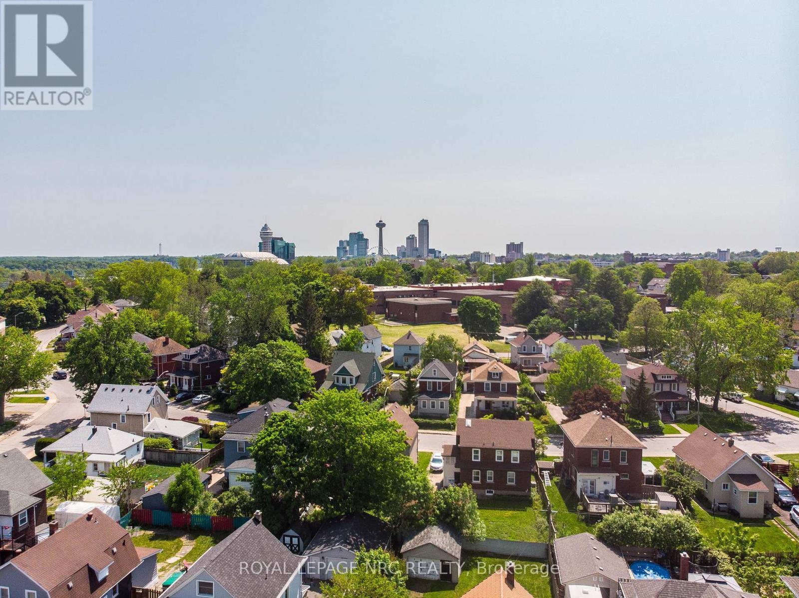 












4588 NELSON CRESCENT

,
Niagara Falls (Downtown),




Ontario
L2E1E9

