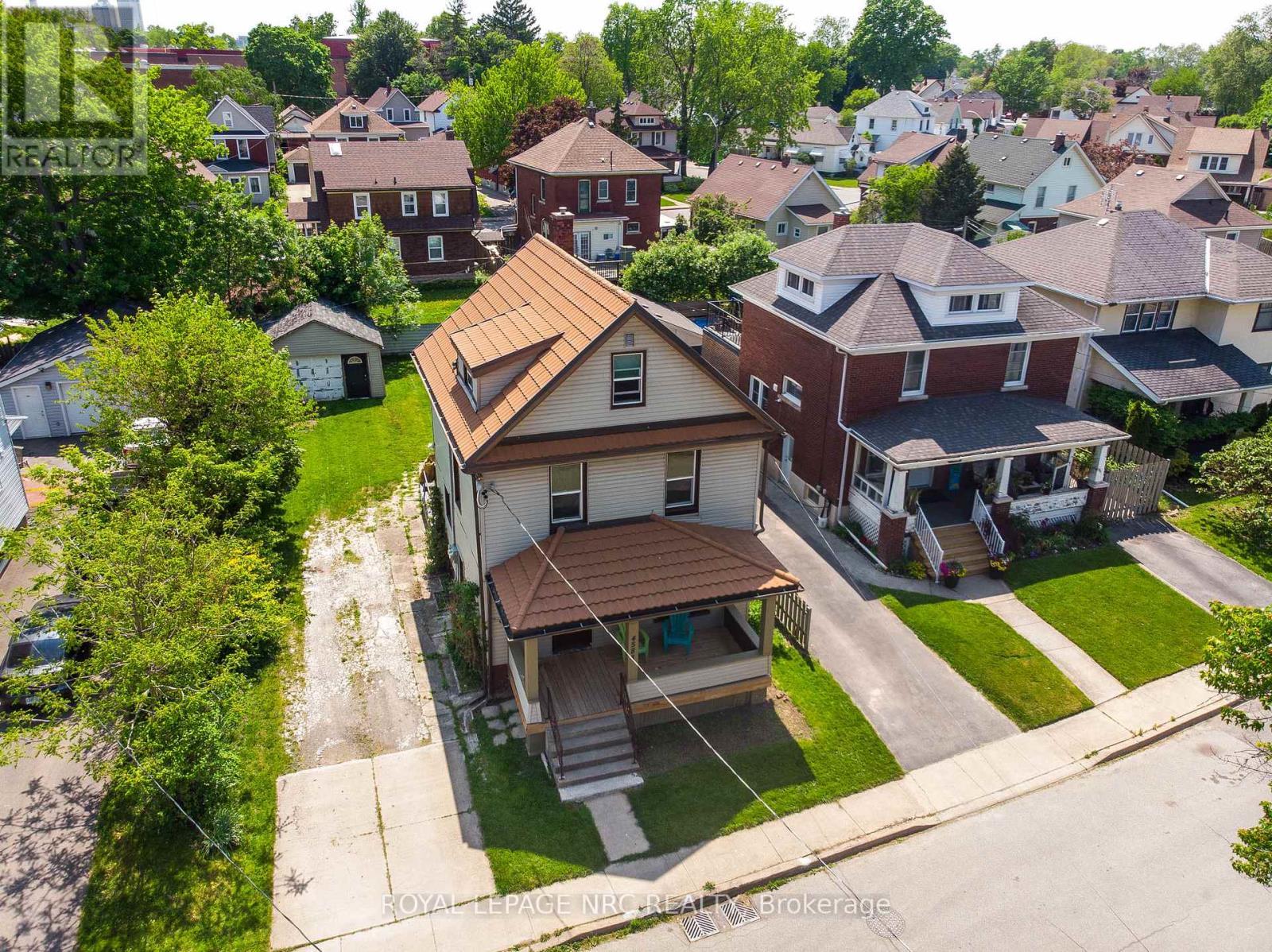 












4588 NELSON CRESCENT

,
Niagara Falls (Downtown),




Ontario
L2E1E9

