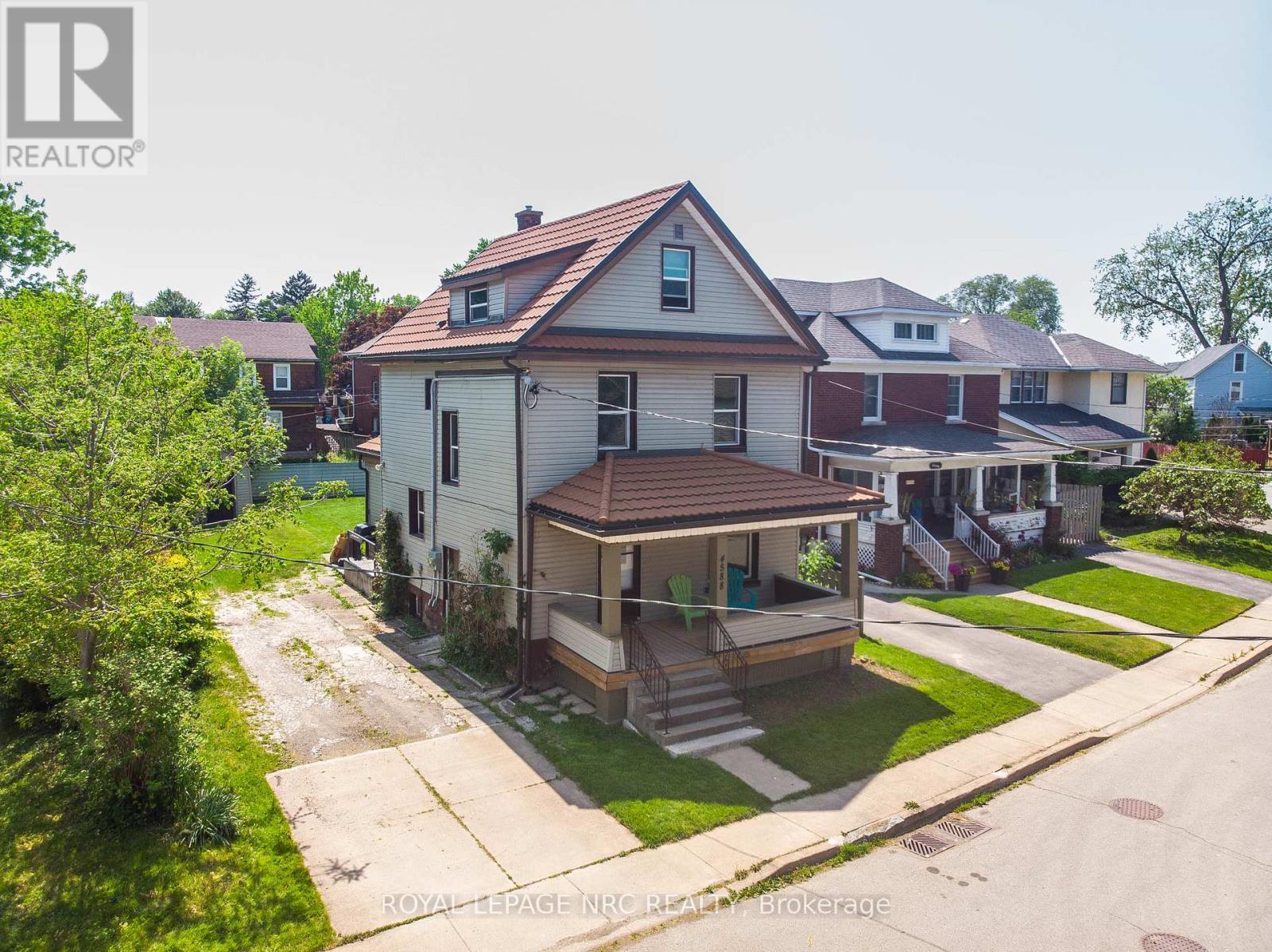 












4588 NELSON CRESCENT

,
Niagara Falls (Downtown),




Ontario
L2E1E9

