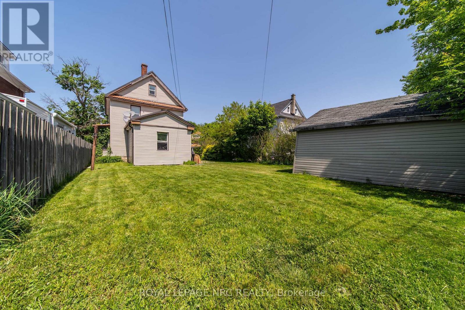 












4588 NELSON CRESCENT

,
Niagara Falls (Downtown),




Ontario
L2E1E9


