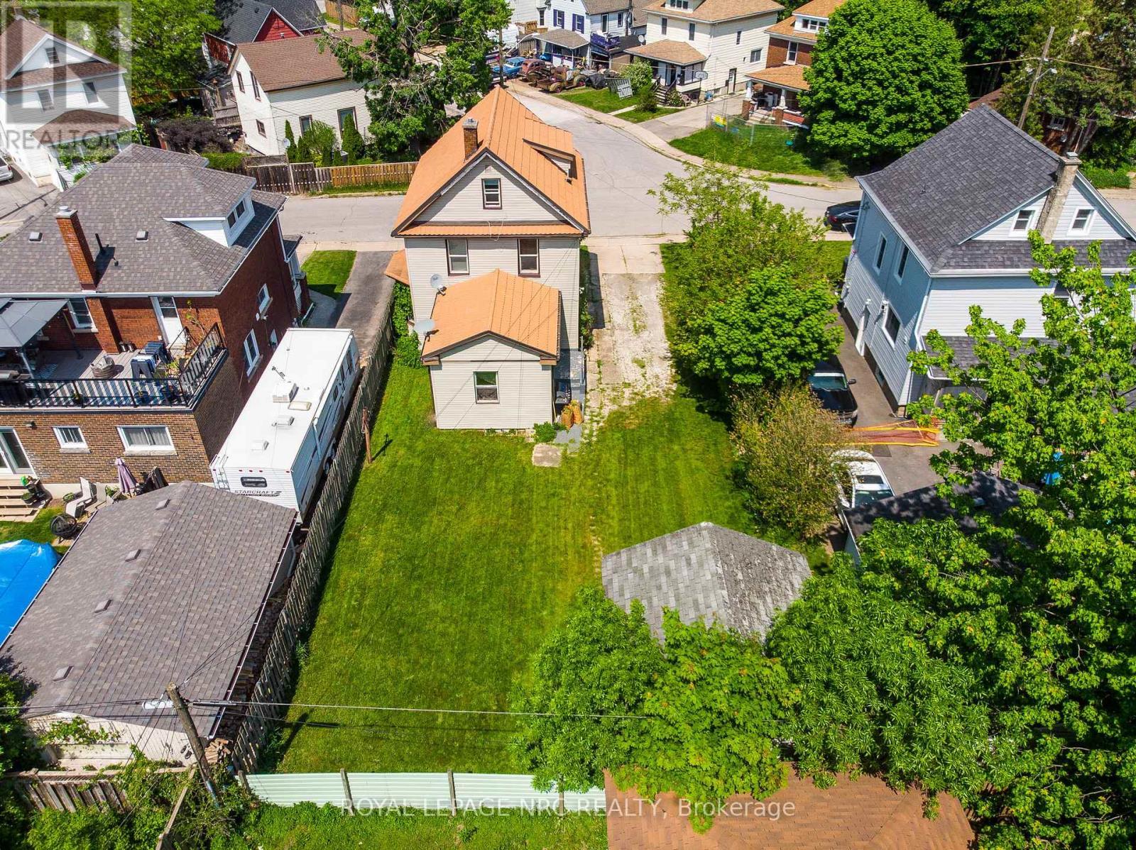












4588 NELSON CRESCENT

,
Niagara Falls (Downtown),




Ontario
L2E1E9


