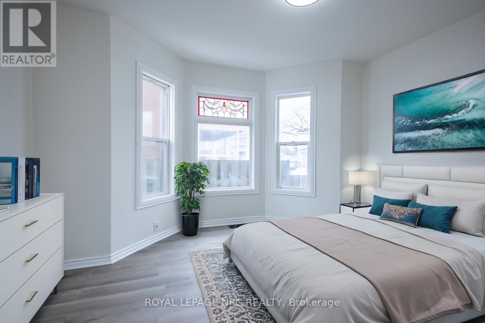 












4588 NELSON CRESCENT

,
Niagara Falls (Downtown),




Ontario
L2E1E9

