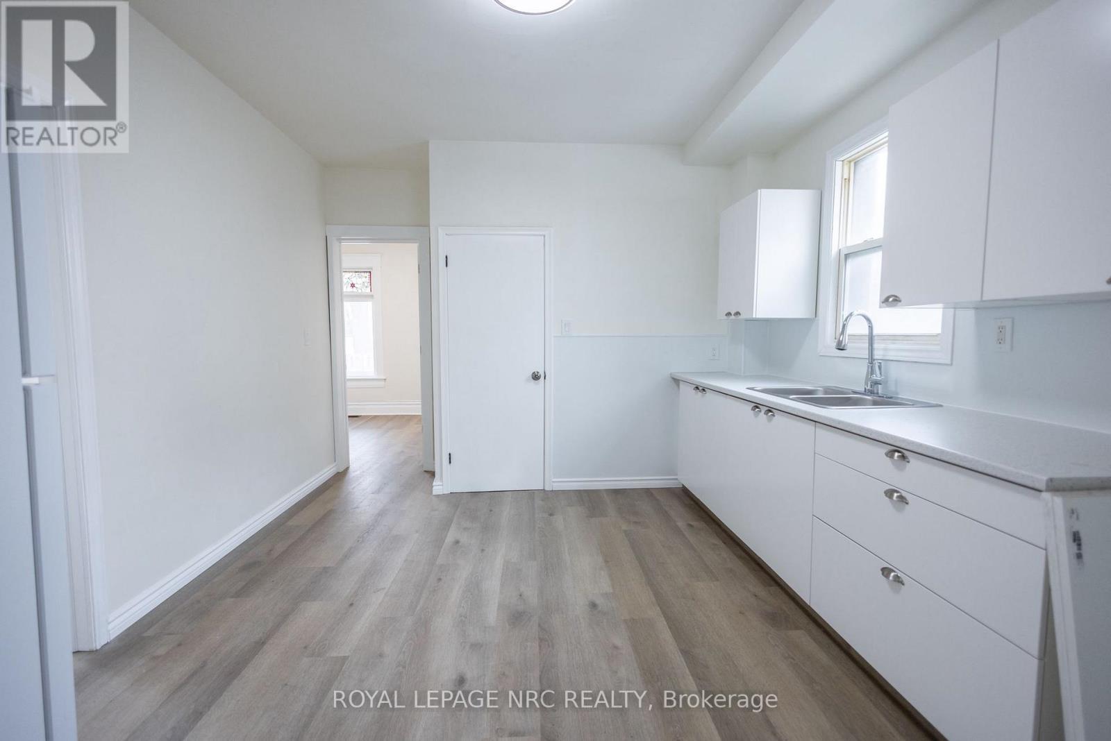 












4588 NELSON CRESCENT

,
Niagara Falls (Downtown),




Ontario
L2E1E9

