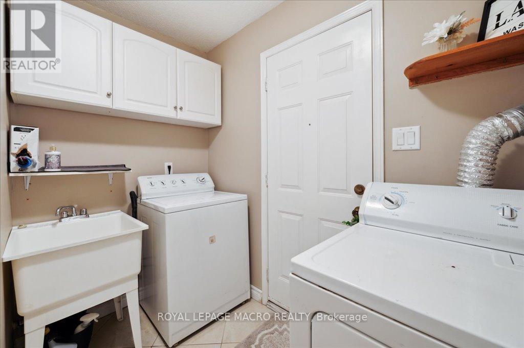 












211 RUSHDALE DRIVE

,
Hamilton,




Ontario
L8W2Z5

