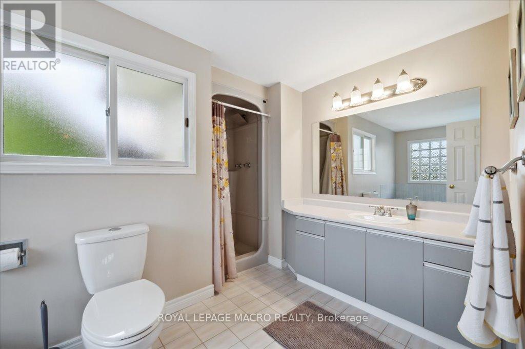 












211 RUSHDALE DRIVE

,
Hamilton,




Ontario
L8W2Z5

