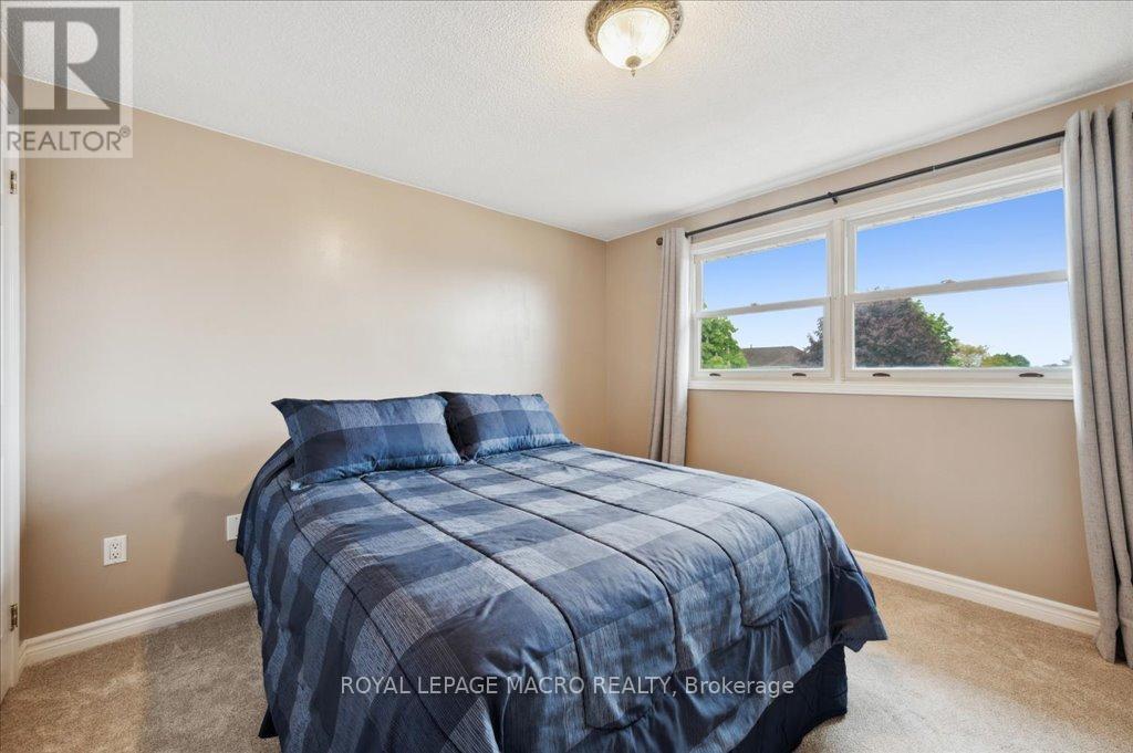 












211 RUSHDALE DRIVE

,
Hamilton,




Ontario
L8W2Z5

