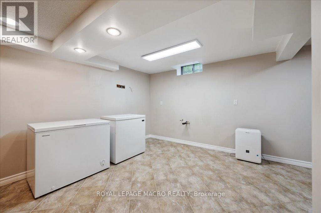 












211 RUSHDALE DRIVE

,
Hamilton,




Ontario
L8W2Z5

