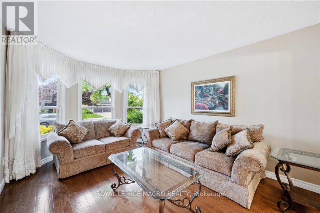












211 RUSHDALE DRIVE

,
Hamilton,




Ontario
L8W2Z5

