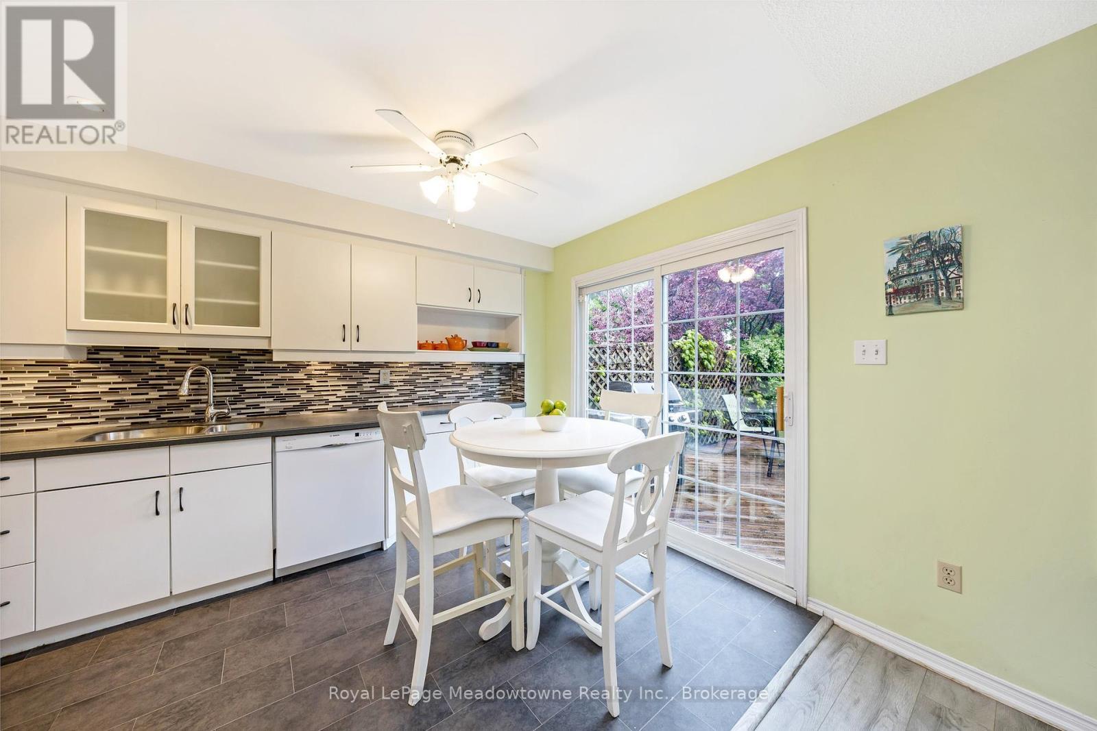 












6 - 500 SILVERTHORNE CRESCENT

,
Mississauga (Hurontario),




Ontario
L5R1W3

