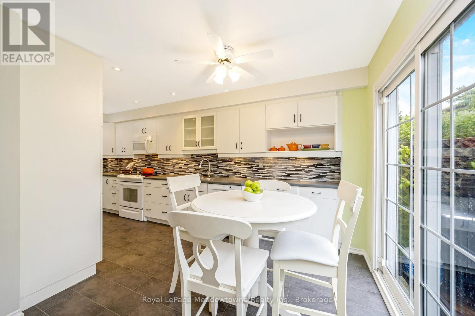 












6 - 500 SILVERTHORNE CRESCENT

,
Mississauga (Hurontario),




Ontario
L5R1W3

