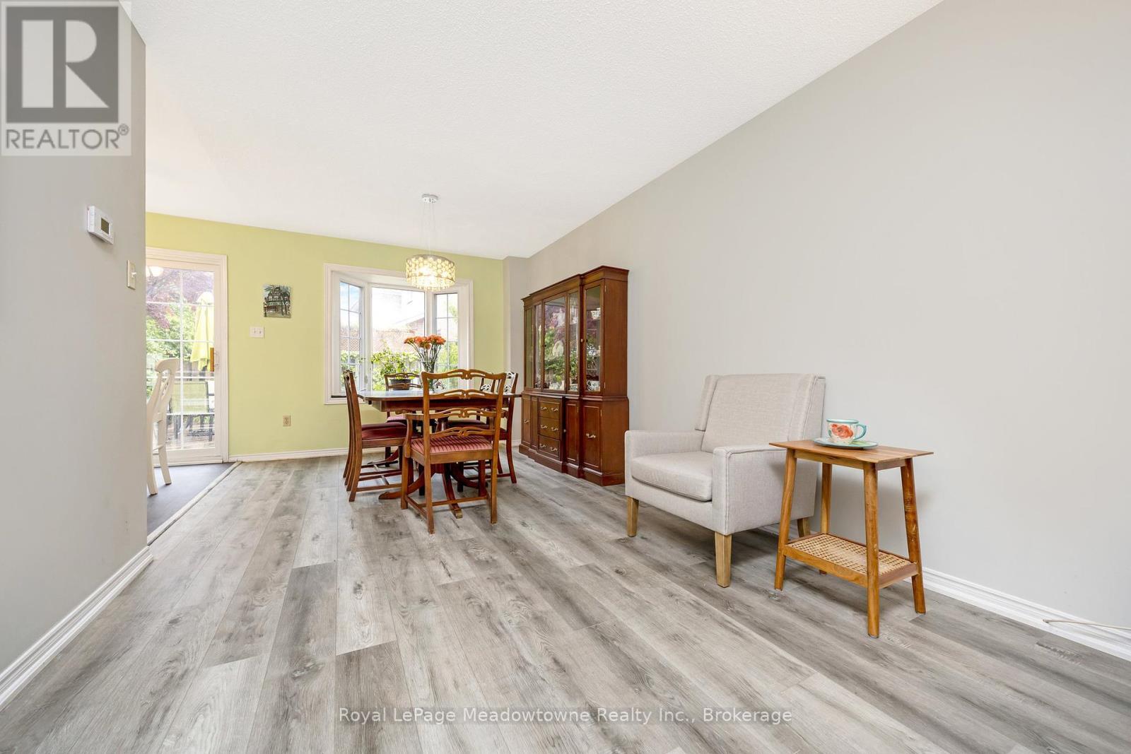












6 - 500 SILVERTHORNE CRESCENT

,
Mississauga (Hurontario),




Ontario
L5R1W3

