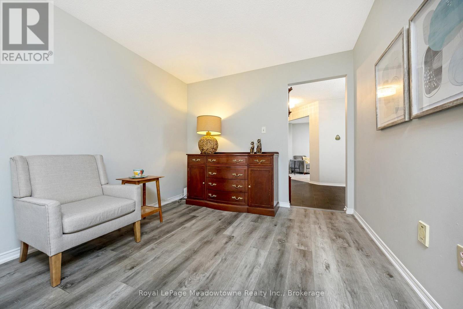 












6 - 500 SILVERTHORNE CRESCENT

,
Mississauga (Hurontario),




Ontario
L5R1W3

