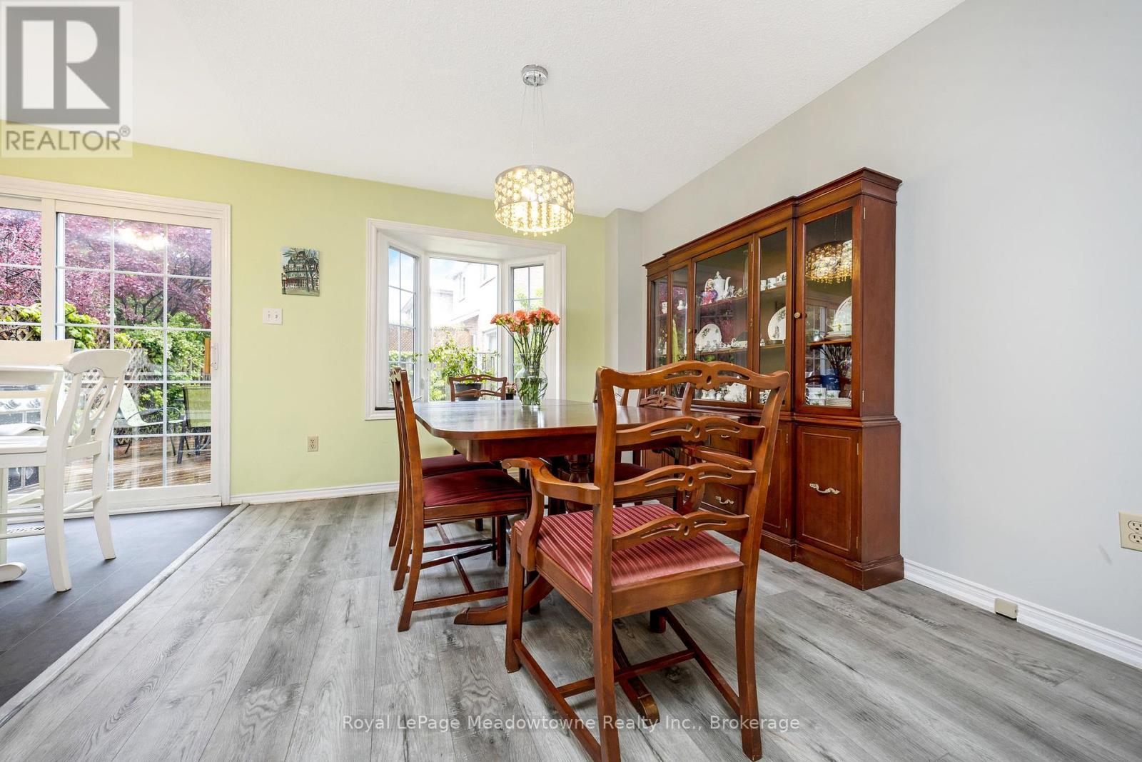 












6 - 500 SILVERTHORNE CRESCENT

,
Mississauga (Hurontario),




Ontario
L5R1W3

