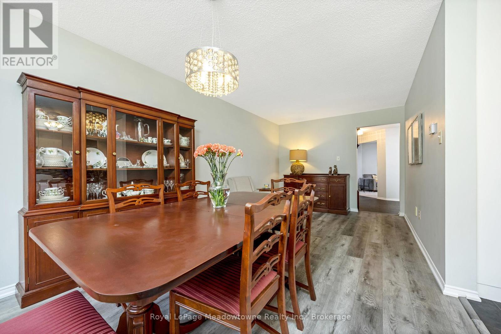 












6 - 500 SILVERTHORNE CRESCENT

,
Mississauga (Hurontario),




Ontario
L5R1W3

