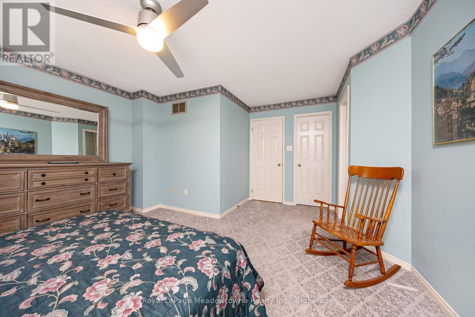 












6 - 500 SILVERTHORNE CRESCENT

,
Mississauga (Hurontario),




Ontario
L5R1W3

