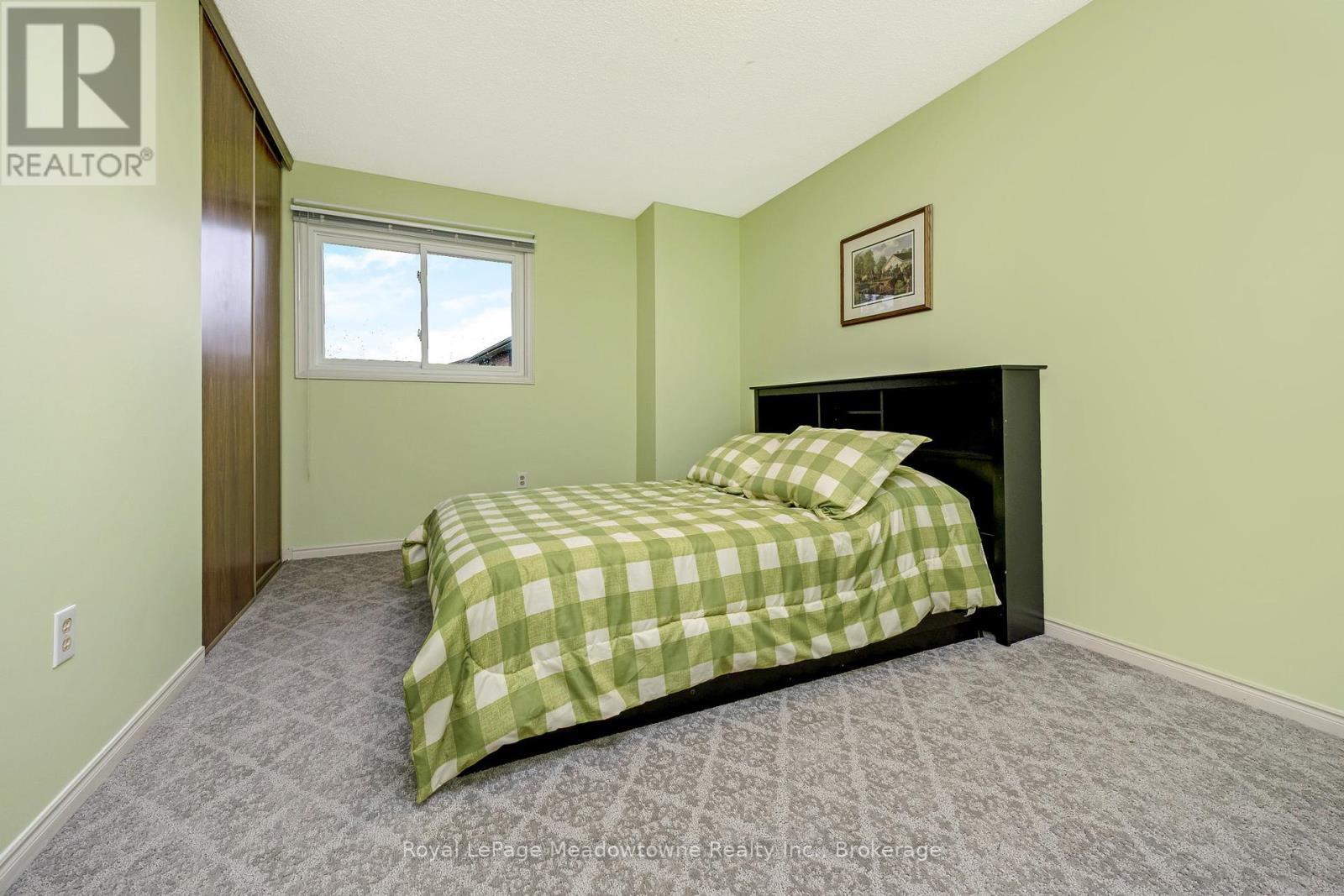 












6 - 500 SILVERTHORNE CRESCENT

,
Mississauga (Hurontario),




Ontario
L5R1W3

