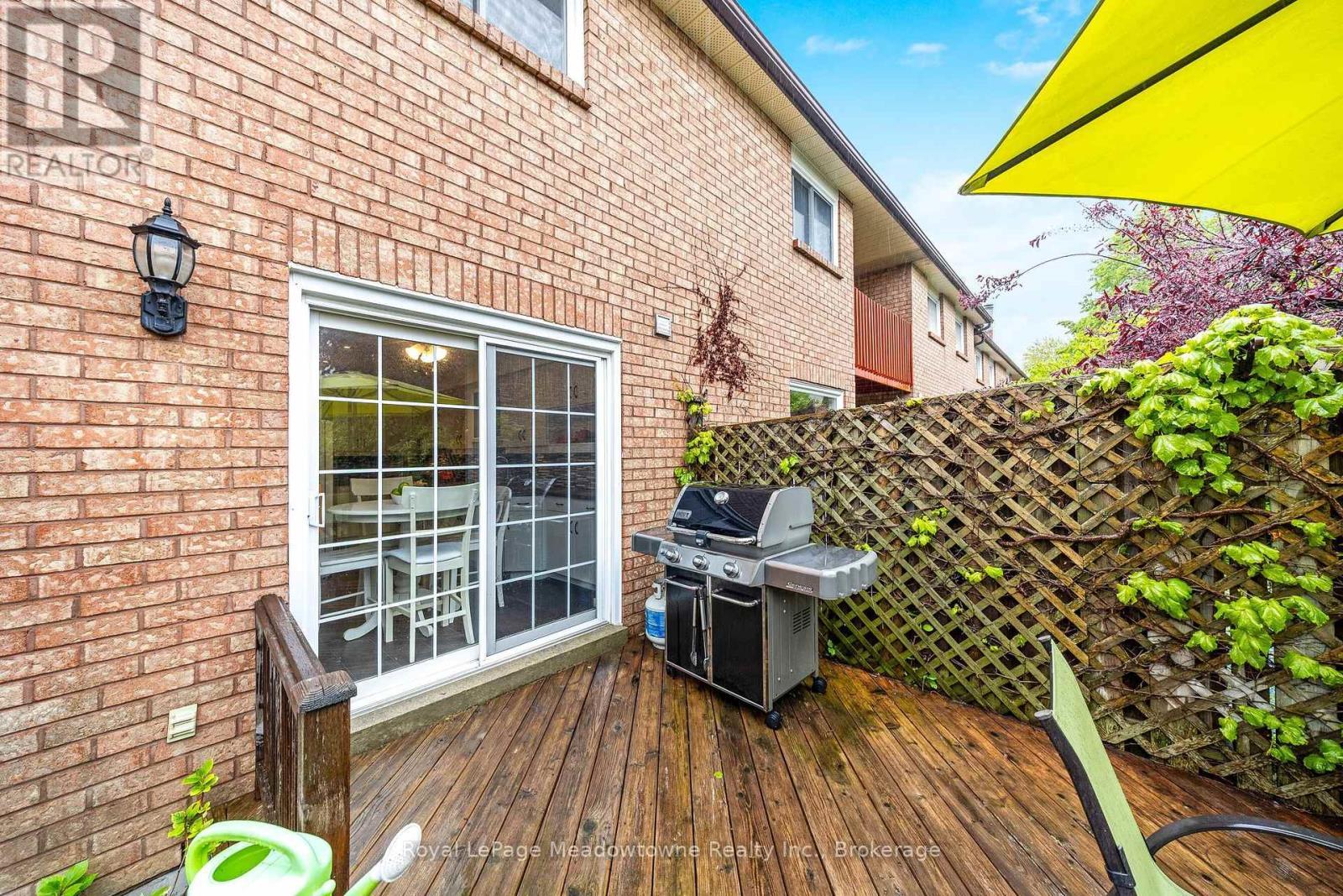 












6 - 500 SILVERTHORNE CRESCENT

,
Mississauga (Hurontario),




Ontario
L5R1W3

