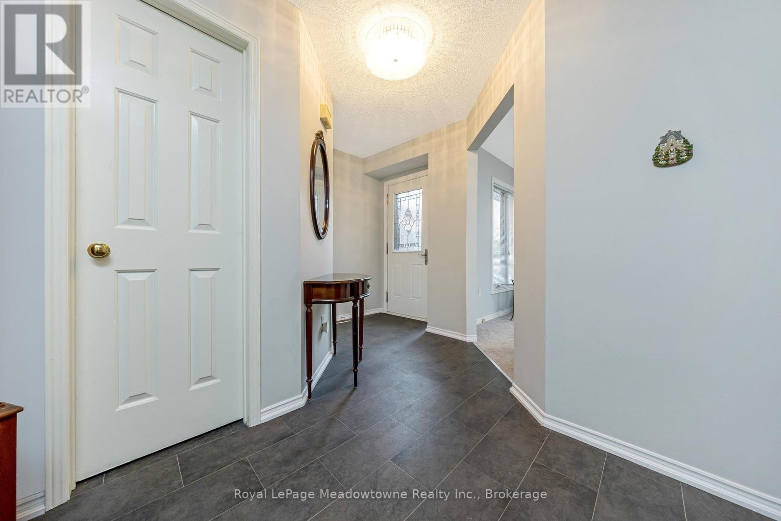 












6 - 500 SILVERTHORNE CRESCENT

,
Mississauga (Hurontario),




Ontario
L5R1W3

